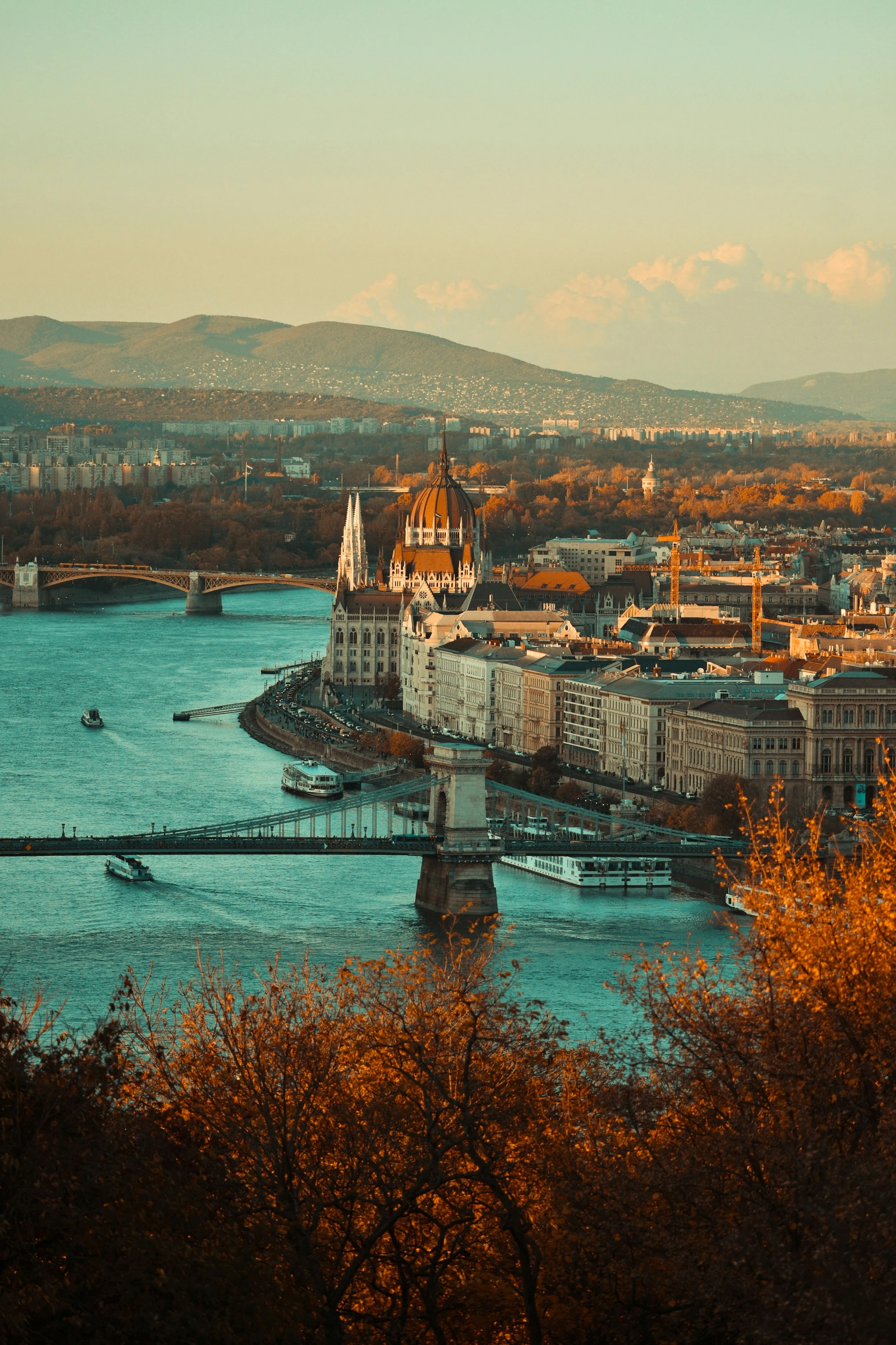 vue panoramique de la ville au bord du fleuve le Danube
